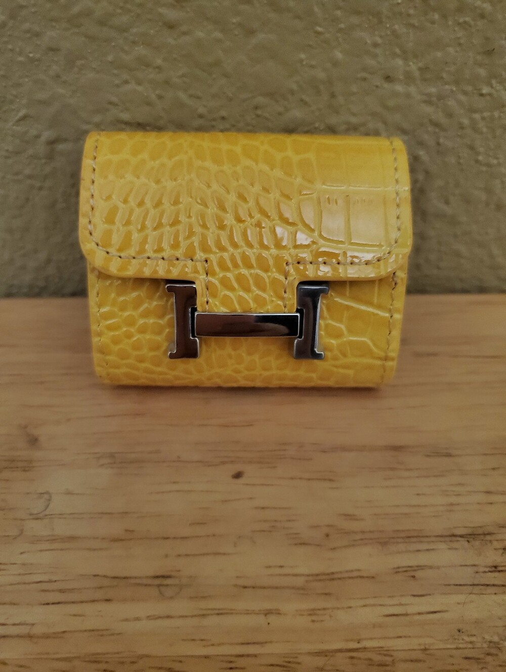 Mini Bag Charm Earbuds Case - Yellow Croc-Embossed